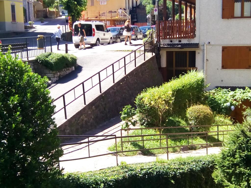 Bilocale A Piazza Brembana Apartamento Exterior foto